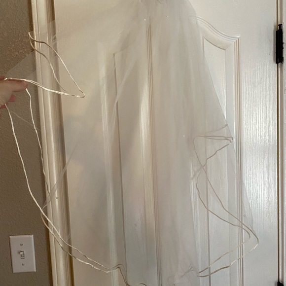 Rum edge veil with pearl embellishments - Picture 1 of 4